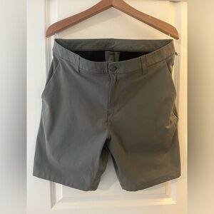 Lululemon / COMMISSION SHORT 9" *WARPSTREME
Grey Sage / Size: 33